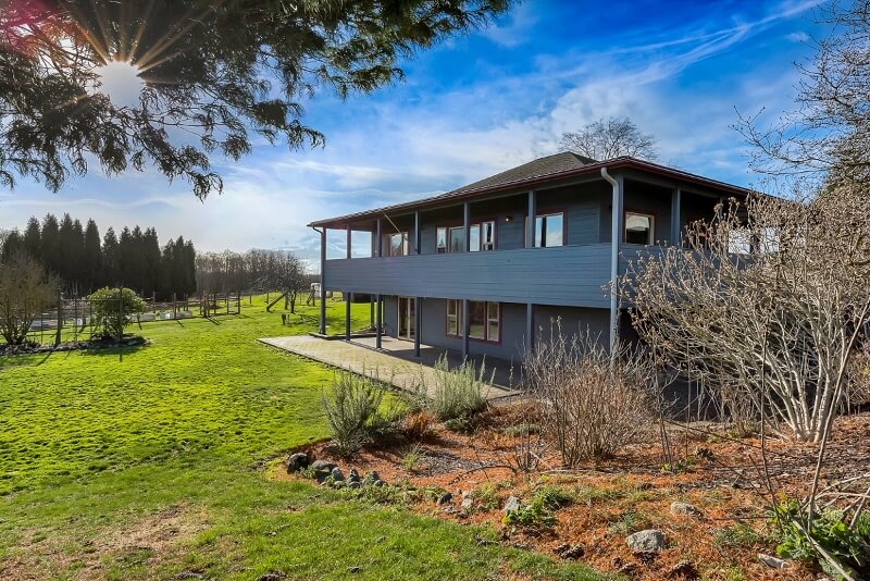 Dawn Durand 3167 Unick Rd Ferndale shop (800x534)